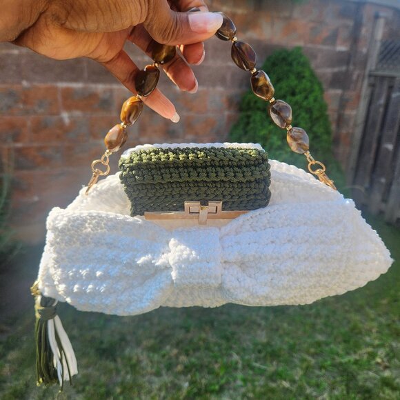 Handmade crotchet clutch purse - Picture 1 of 3